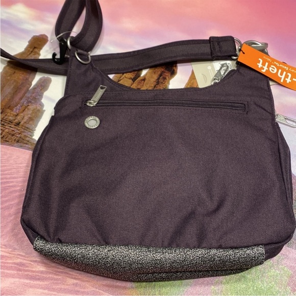 Baggallini Cross Over Crossbody Anti-theft Bag - Picture 4 of 11